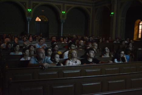 TIFF Oradea a debutat cu un scurt filmuleţ despre catastrofa de la Palatul Episcopal Greco-Catolic (FOTO/VIDEO)