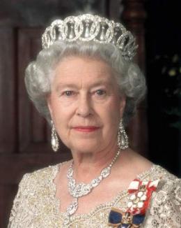 O româncă o cheamă la judecată pe Regina Marii Britanii