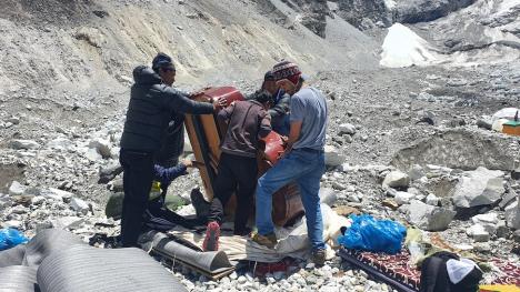 Concert pe Everest de 21.000 de euro. Aventurile pianistului orădean Thurzó Zoltán în timp ce încerca să intre în Cartea Recordurilor (FOTO/VIDEO)