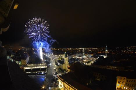 'Da, mamă, sunt la Delia!' Piaţa Unirii, full în ultima seară a Toamnei Orădene. Festivalul s-a încheiat un spectaculos foc de artificii (FOTO/VIDEO)