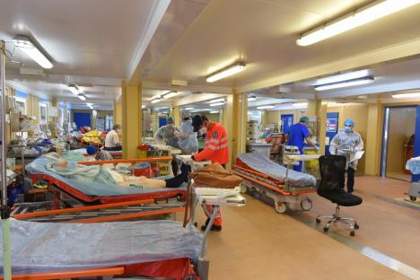 FOTO: Urgenţele Spitalului Judeţean s-au mutat în containere medicale până în septembrie. Se vor muta apoi într-o clădire ultramodernă