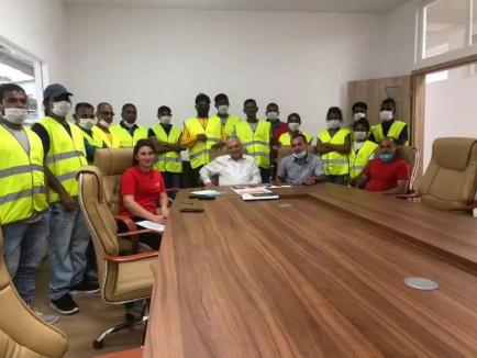 Concediaţi în Focşani, angajaţi în Oradea: Compania Valtryp primeşte muncitori sri-lankezi daţi afară în Vrancea după ce unii au avut Covid (FOTO)