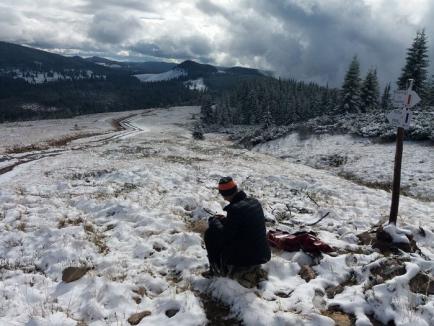 'Am trecut la ora de iarnă!': A nins în zonele montane din Bihor (FOTO)