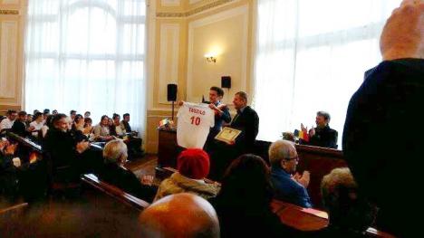 Antrenorul echipei Tengo Salonta, Vasile Sorean, a primit titlul de cetăţean de onoare al municipiului Salonta (FOTO)