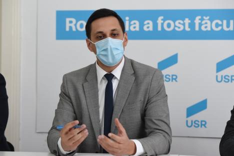 Europarlamentarul USR Vlad Gheorghe îşi deschide cabinet la Oradea, dar îi îndeamnă pe cetăţeni să-l caute prin apeluri video