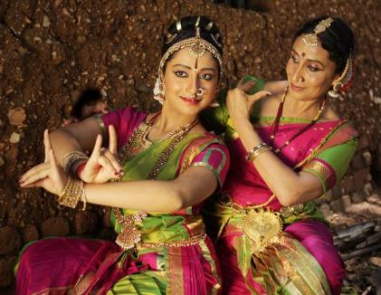Namaste! Spectacol de muzică şi dans, cu opt artiști veniți din India la Oradea