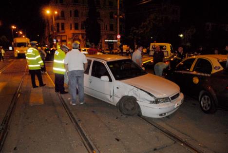 Accident în lanţ în Piaţa Unirii: Trei maşini s-au făcut praf (FOTO)