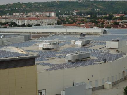 Miza pe soare: Lotus Center şi-a făcut parc fotovoltaic pe acoperiş, iar RCS&RDS a cumpărat un proiect solar (FOTO)