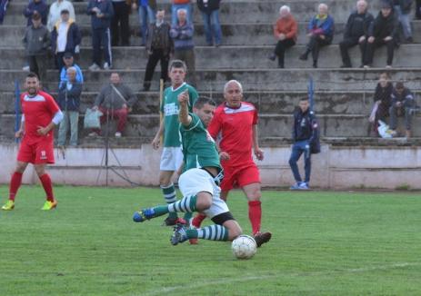 Meciul dintre "veteranii" FC Bihor şi Ferencvaros Budapesta, încheiat la egalitate (FOTO)