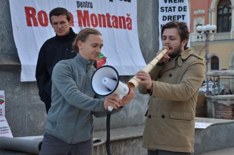 Cu tobe, buciume şi jonglerii cu foc, împotriva exploatărilor de la Roşia Montană (FOTO)