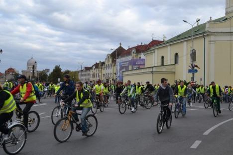 Bicicleta, cel mai rapid mijloc de transport în Oradea. Peste 500 de orădeni au pedalat victorioşi prin oraş (FOTO/VIDEO)