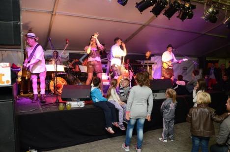 Sute de oameni, muzică şi multă veselie la Oktoberfest (FOTO)