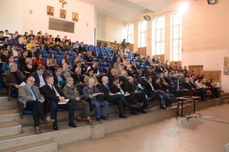 Istoricii orădeni în sărbătoare: 50 de ani de învăţământ istoric universitar la Oradea (FOTO)
