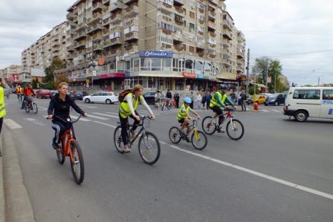 Bicicleta, cel mai rapid mijloc de transport în Oradea. Peste 500 de orădeni au pedalat victorioşi prin oraş (FOTO/VIDEO)