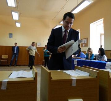 Ministrul Hellvig a venit de la Bucureşti ca să voteze pentru "continuitate" la Primăria Oradea 