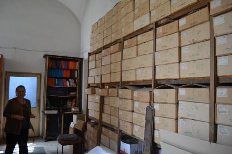 Comori în cutii: În lipsa unui sediu, tezaurul Muzeului stă ascuns în cutii (FOTO)