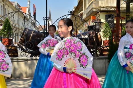 Inedit pe Corso: Recital de muzică tradiţională şi dans sud-coreean la o terasă (FOTO)