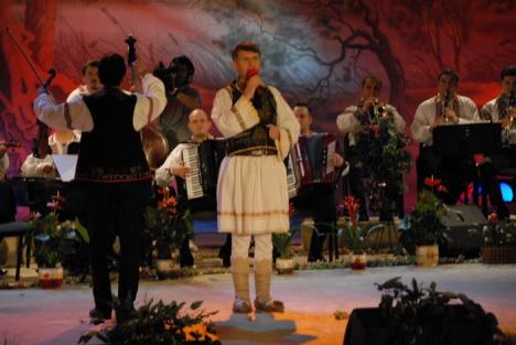 30 de ani de Tezaur Folcloric, sărbătoriţi la Oradea (FOTO)