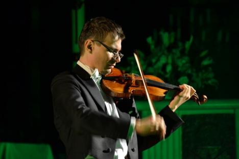 Sute de orădeni, încântaţi de Alexandru Tomescu şi vioara Stradivarius Elder-Voicu (FOTO)