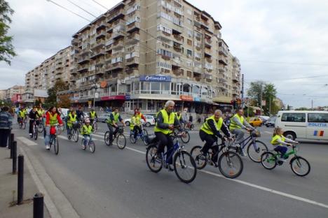 Bicicleta, cel mai rapid mijloc de transport în Oradea. Peste 500 de orădeni au pedalat victorioşi prin oraş (FOTO/VIDEO)