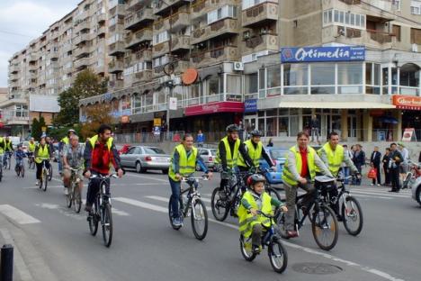 Bicicleta, cel mai rapid mijloc de transport în Oradea. Peste 500 de orădeni au pedalat victorioşi prin oraş (FOTO/VIDEO)