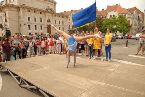 Carnaval european pe străzile Oradiei: Elevii au promovat unitatea în Europa (FOTO/VIDEO)