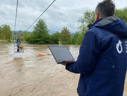 Viituri fără precedent: Patru cursuri de apă din Bihor au depășit nivelul maxim istoric (FOTO / VIDEO)