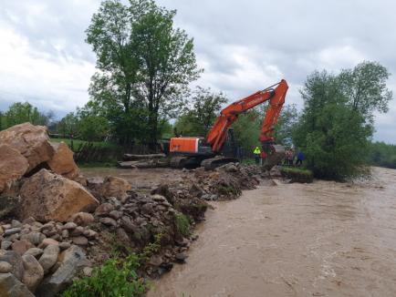Atenţie, un nou COD ROŞU de inundaţii în Bihor! Cum se mobilizează autorităţile (FOTO / VIDEO)