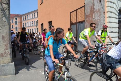 Elevii gojdişti promovează ciclismul, chiar dacă nu au destule piste în oraş (FOTO)