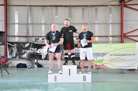 Recordul competiţiei de powerlifting din Beiuş: genoflexiuni cu haltere de 360 de kilograme (FOTO)
