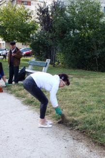 Voluntarii Provident şi picii din Dragoş Vodă au făcut un nou loc de joacă (FOTO/VIDEO)