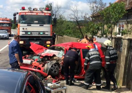 Poliţia Bihor: Accidentul din Gheghie a fost provocat de şoferul care a murit