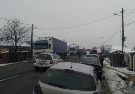 Accident pe DN1, în Oşorhei: Doi adulţi şi trei copii au ajuns la spital