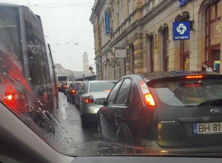 Accident în centrul Oradiei: Un bărbat a fost izbit de o maşină pe trecerea de pietoni 