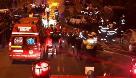 Accident grav, cu 6 maşini, în Capitală: o femeie a murit, patru autoturisme au luat foc (FOTO)