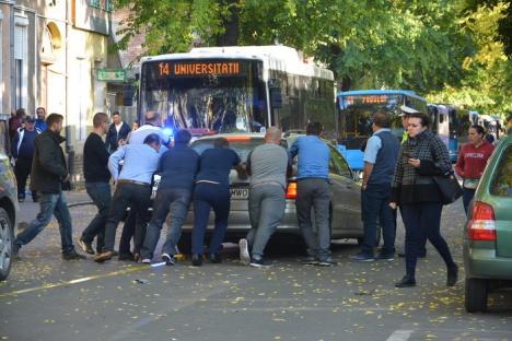 Accident cu 5 maşini pe strada Vladimirescu (FOTO)