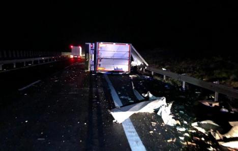 Răsturnare fatală: Un şofer de TIR din Sântandrei a murit într-un accident pe A1 (FOTO / VIDEO)