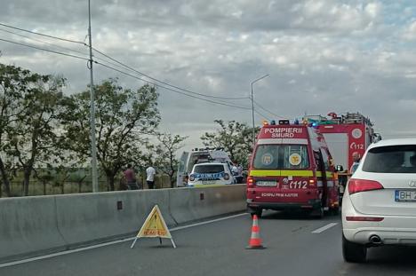 Accident grav lângă Aeroportul Oradea. UPDATE: O persoană a murit, iar o șoferiță și un copil au fost duși la spital (FOTO)