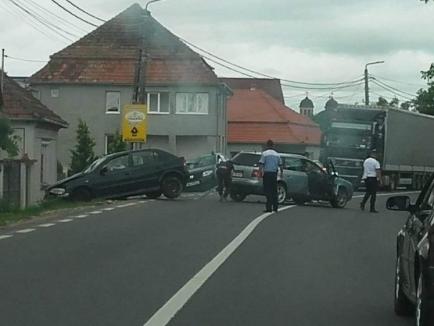 Şofer fugar căutat de Poliţia Aleşd: Un ungur a intrat cu maşina într-o casă şi s-a făcut nevăzut