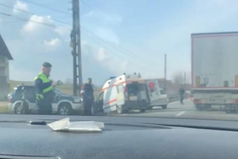 Accident pe DN1 în Bihor cu o ambulanță aflată în misiune și un autoturism (VIDEO)