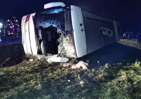 Un autocar cu 33 de persoane s-a răsturnat în Arad. Oamenii vizitaseră mănăstiri din Bihor și Hunedoara