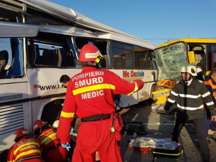Accident grav pe DN 19, în Satu Mare: Două autobuze s-au ciocnit, 12 persoane rănite (FOTO)