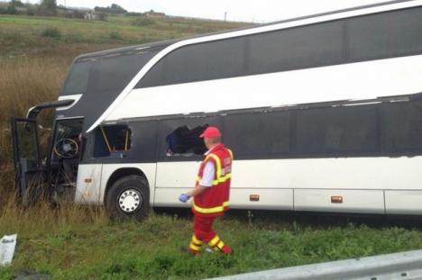 Accident în Ungaria: Un autocar cu 28 de români s-a răsturnat