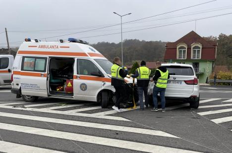Accident între o ambulanță și un BMW cu numere străine, în Băile Felix. Ambulanța era în misiune