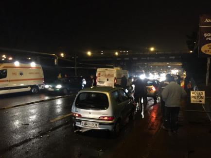 Accident cu 4 maşini în zona Podului CFR din Oradea: O persoană a ajuns la spital (FOTO)