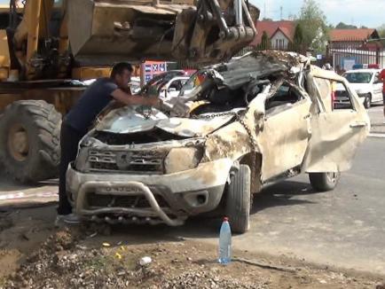 Accidentul din Beiuş: Şoferul ar fi adormit la volan, o întreagă familie şi-a pierdut viaţa! (FOTO / VIDEO)