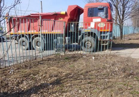 Biciclist rănit grav pe pista de pe Calea Borşului: Şoferul unui camion nu i-a acordat prioritate (FOTO)