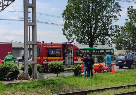 Accident grav pe Şoseaua Borşului: Un pieton a murit, după ce o șoferiță a trecut pe roșu (FOTO)