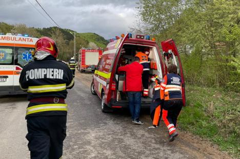 Accident mortal în Bihor: Un băiat de 12 ani și o femeie au murit după ce mașina lor a lovit un stâlp lângă Budureasa