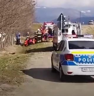 Accident la Budureasa: O fetiță de 12 ani, transportată cu elicopterul SMURD la spital (FOTO/VIDEO)